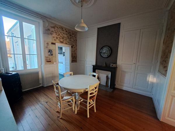 MAISON DE CARACTERE EN HYPERCENTRE DE LA FLECHE- QUARTIER RECHERCHE