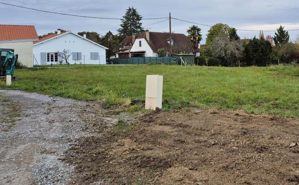 Terrain prêt à bâtir à Salies de Béarn 850 m2