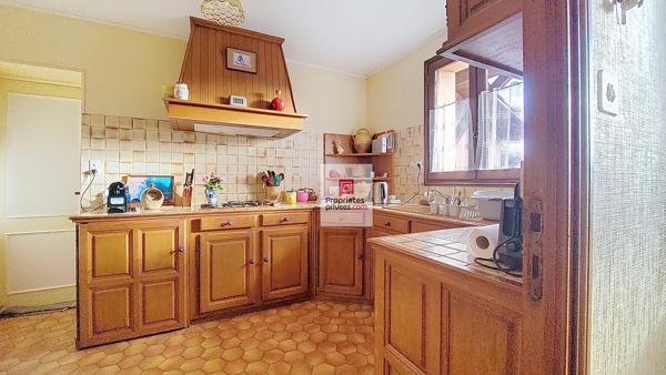 ROUFFIGNAC: Maison quartier résidentiel, au calme. 4 chambres. Garage et abri de jardin. Jardin clos1245m2