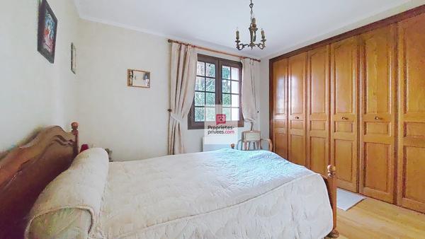 ROUFFIGNAC: Maison quartier résidentiel, au calme. 4 chambres. Garage et abri de jardin. Jardin clos1245m2