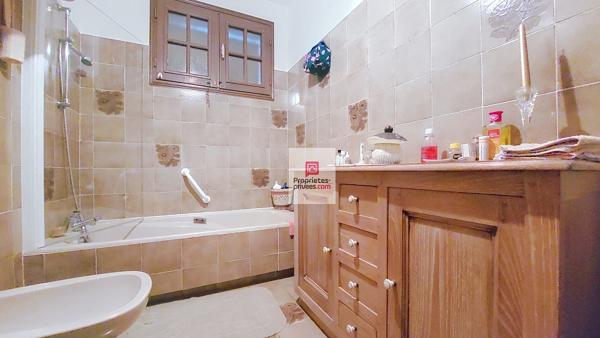 ROUFFIGNAC: Maison quartier résidentiel, au calme. 4 chambres. Garage et abri de jardin. Jardin clos1245m2