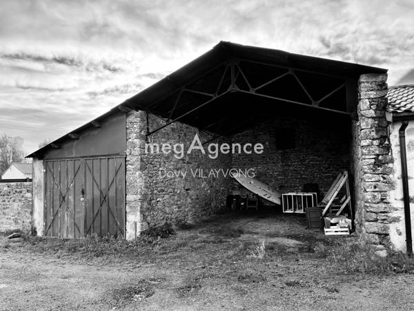 Immeuble à SAINT-LAURENT-SUR-SEVRE, 85290 - 114m²