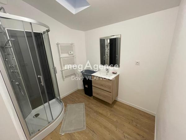 Immeuble à SAINT-LAURENT-SUR-SEVRE, 85290 - 114m²