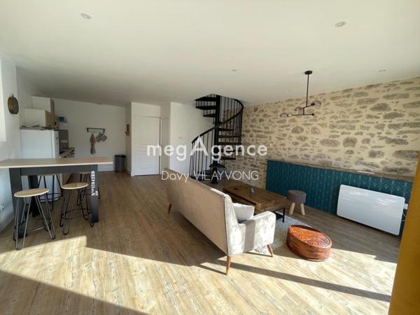 Immeuble à SAINT-LAURENT-SUR-SEVRE, 85290 - 114m²
