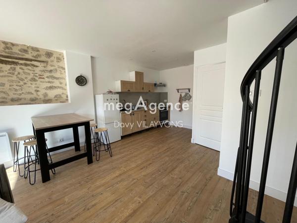 Immeuble à SAINT-LAURENT-SUR-SEVRE, 85290 - 114m²