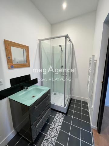 Immeuble à SAINT-LAURENT-SUR-SEVRE, 85290 - 114m²