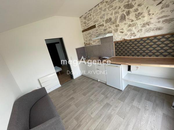 Immeuble à SAINT-LAURENT-SUR-SEVRE, 85290 - 114m²