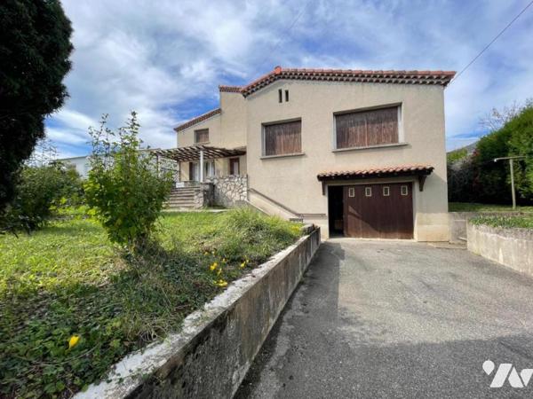 Maison individuelle de 220m² (2 logements) sur terrain de 725m²