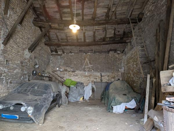 Grand garage / chai en pierre  72 m²  Belle hauteur sous plafond