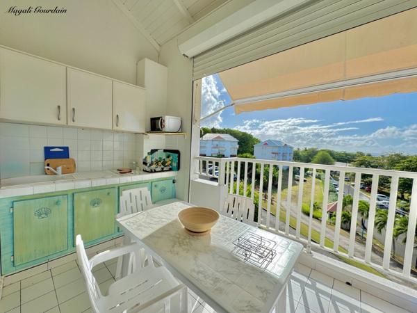 A VENDRE - APPARTEMENT STUDIO AVEC VUE MER EXCEPTIONNELLE - LE MOULE