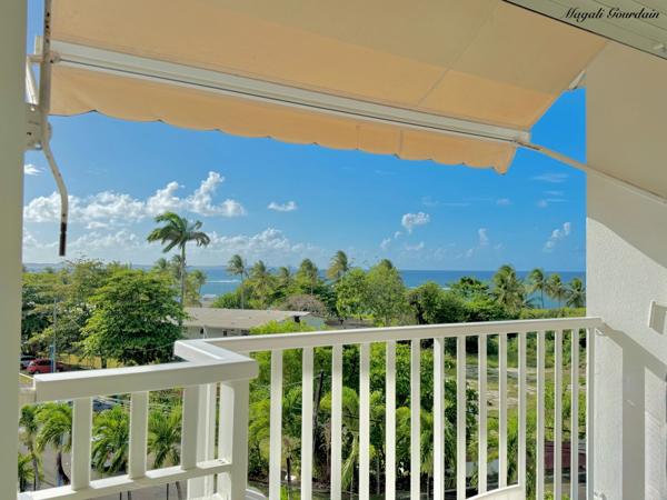 A VENDRE - APPARTEMENT STUDIO AVEC VUE MER EXCEPTIONNELLE - LE MOULE