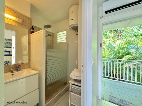 A VENDRE - APPARTEMENT STUDIO AVEC VUE MER EXCEPTIONNELLE - LE MOULE