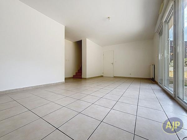 Maison à louer La Roche Sur Yon : 4 pièces, 81m² avec 3 chambre(s) à 950€ - AJP Immobilier La Roche-sur-Yon