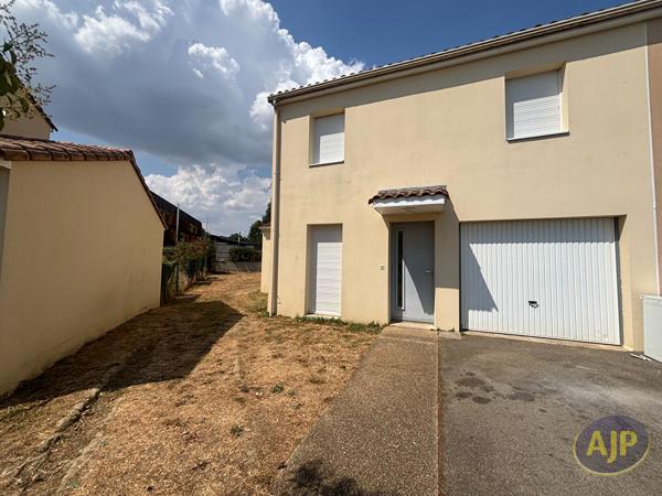 Maison à louer La Roche Sur Yon : 4 pièces, 81m² avec 3 chambre(s) à 950€ - AJP Immobilier La Roche-sur-Yon