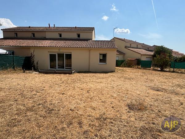 Maison à louer La Roche Sur Yon : 4 pièces, 81m² avec 3 chambre(s) à 950€ - AJP Immobilier La Roche-sur-Yon