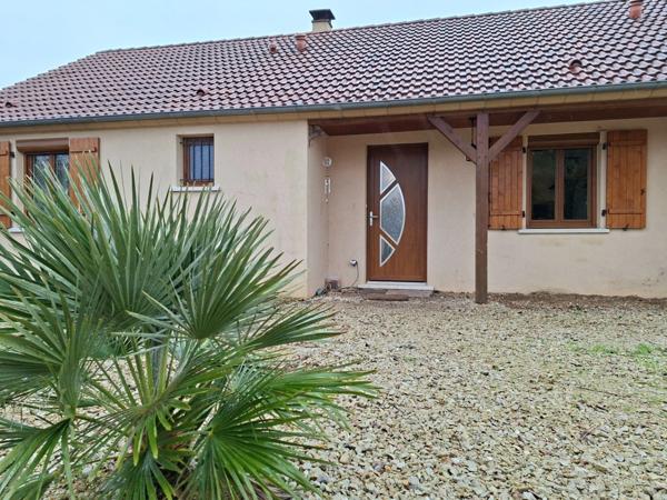 PLAIN PIED 4 chambres , grande piece de vie plein sud, double garage. sur 2400m terrain, clos, Secteur Fresnays/ Sarthe- Ancinnes