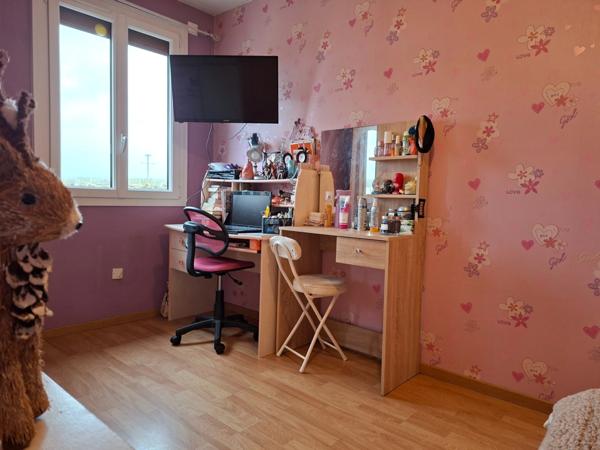 PLAIN PIED 4 chambres , grande piece de vie plein sud, double garage. sur 2400m terrain, clos, Secteur Fresnays/ Sarthe- Ancinnes