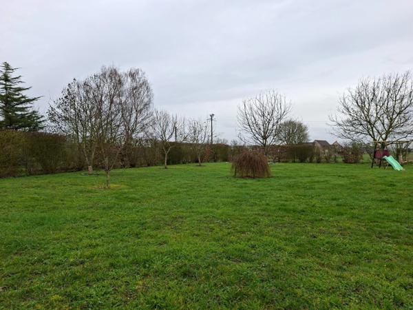 PLAIN PIED 4 chambres , grande piece de vie plein sud, double garage. sur 2400m terrain, clos, Secteur Fresnays/ Sarthe- Ancinnes