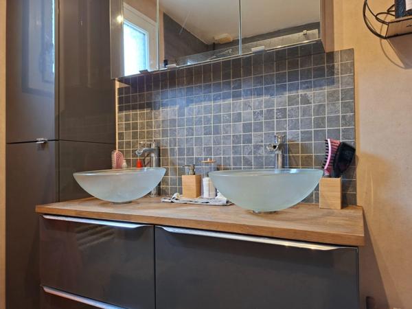 PLAIN PIED 4 chambres , grande piece de vie plein sud, double garage. sur 2400m terrain, clos, Secteur Fresnays/ Sarthe- Ancinnes