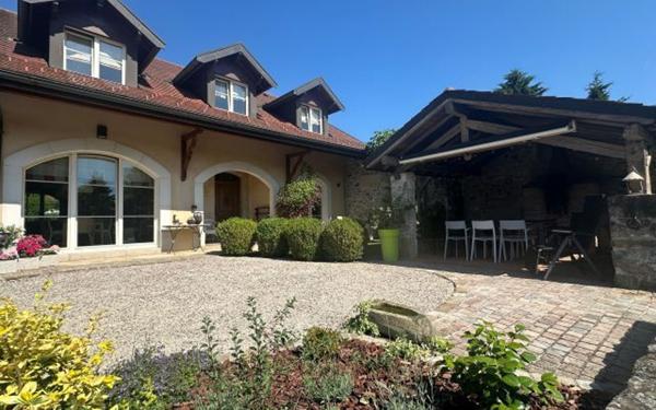 Maison à vendre    5 pièces • 214 m2 Cernex