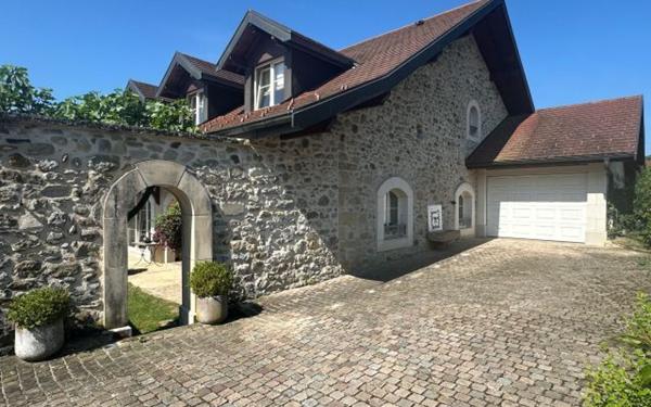 Maison à vendre    5 pièces • 214 m2 Cernex