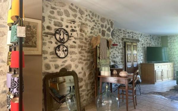 Maison à vendre    5 pièces • 214 m2 Cernex