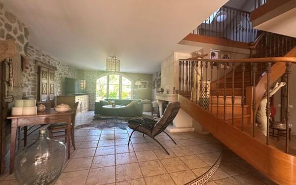 Maison à vendre    5 pièces • 214 m2 Cernex