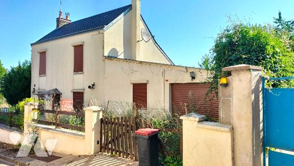 L'étude notariale GAUME vous propose cette maison située au centre de DOUCHY-MONTCORBON (LOIRET).