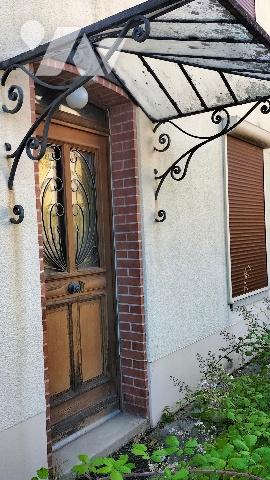 L'étude notariale GAUME vous propose cette maison située au centre de DOUCHY-MONTCORBON (LOIRET).