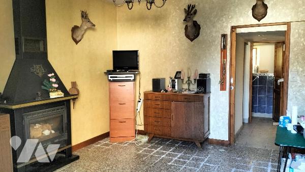 L'étude notariale GAUME vous propose cette maison située au centre de DOUCHY-MONTCORBON (LOIRET).