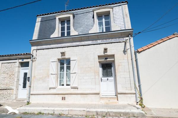 Maison 314 160 € Port-des-Barques 5 p 110 m² DPE D