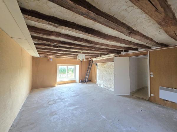 Maison de bourg, 3/4 chambres, terrain et dépendances