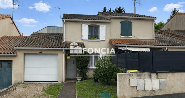 À vendre Maison 4 pièces 73.99 m² - Chasseneuil-du-poitou 86360