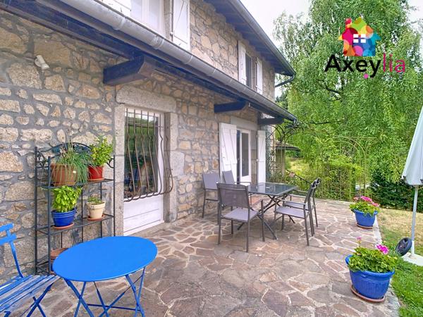 Saint-Bonnet-des-Quarts (42310) A VENDRE - A 25 KM DE ROANNE - MAISON EN PIERRES SUR TERRAIN AVEC PISCINE ET JARDIN