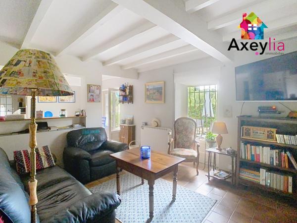 Saint-Bonnet-des-Quarts (42310) A VENDRE - A 25 KM DE ROANNE - MAISON EN PIERRES SUR TERRAIN AVEC PISCINE ET JARDIN