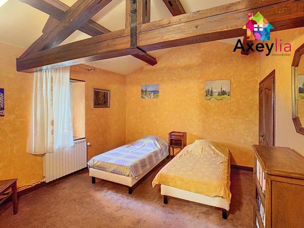 Saint-Bonnet-des-Quarts (42310) A VENDRE - A 25 KM DE ROANNE - MAISON EN PIERRES SUR TERRAIN AVEC PISCINE ET JARDIN