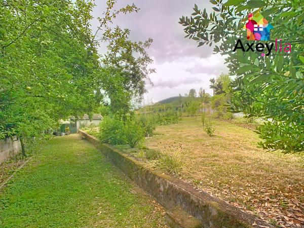 Saint-Bonnet-des-Quarts (42310) A VENDRE - A 25 KM DE ROANNE - MAISON EN PIERRES SUR TERRAIN AVEC PISCINE ET JARDIN