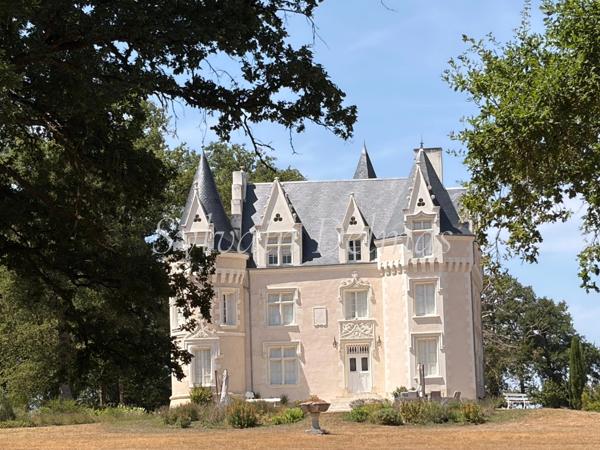 Propriete à vendre 8 pièces proche de LOCHES (37)