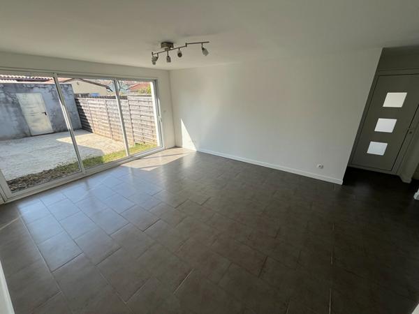 33150 CENON - T2 à louer en rez-de-chaussée avec cour privative de 30m²