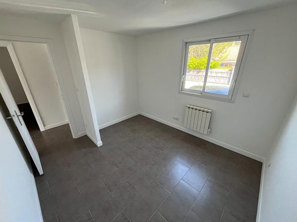 33150 CENON - T2 à louer en rez-de-chaussée avec cour privative de 30m²