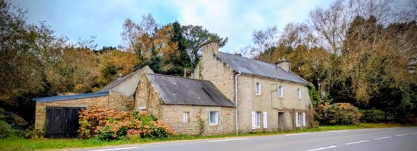 Locronan (29180) A rénover longère de 113 m²