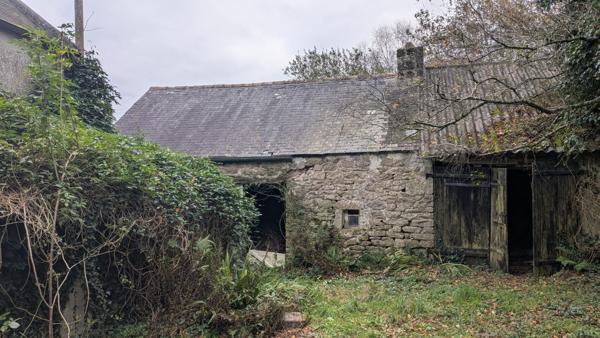 Locronan (29180) A rénover longère de 113 m²