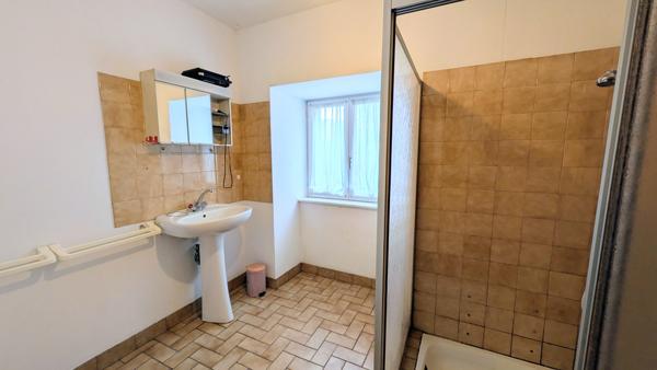 Locronan (29180) A rénover longère de 113 m²