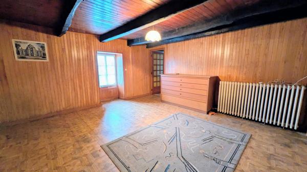 Locronan (29180) A rénover longère de 113 m²