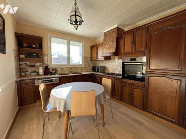 BRAINS : A vendre Maison situé dans le bourg