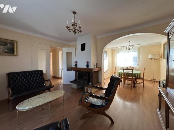 BRAINS : A vendre Maison situé dans le bourg