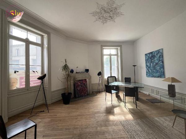 Bureaux de plain pied en centre ville de COGNAC ! Profitez ...