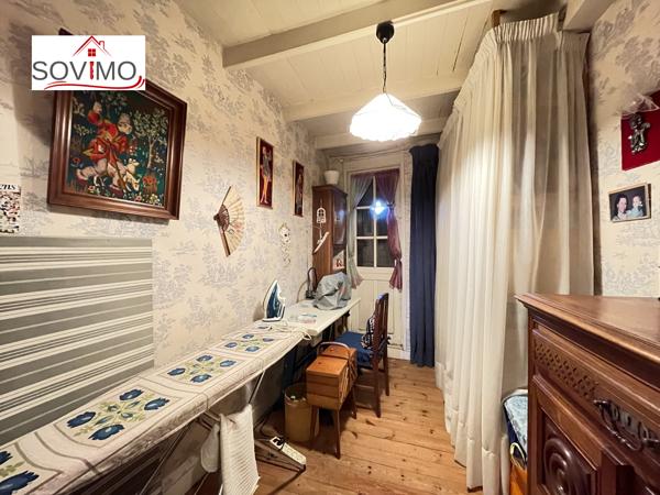 SUR LES HAUTEURS DE LA VILLE, CADRE AGRÉABLE, MAISON MÉDIÉVALE EN PIERRE AVEC GARAGE ET JARDIN