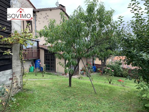 SUR LES HAUTEURS DE LA VILLE, CADRE AGRÉABLE, MAISON MÉDIÉVALE EN PIERRE AVEC GARAGE ET JARDIN
