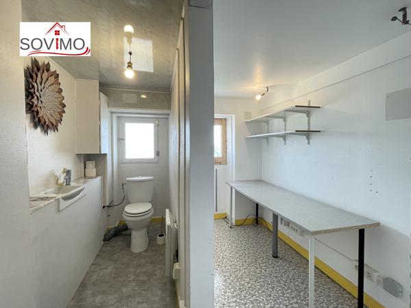 MAISON DE VILLAGE TOUT CONFORT, GARAGE ATTENANT, COUR, TERRAIN SÉPARÉ CONSTRUCTIBLE